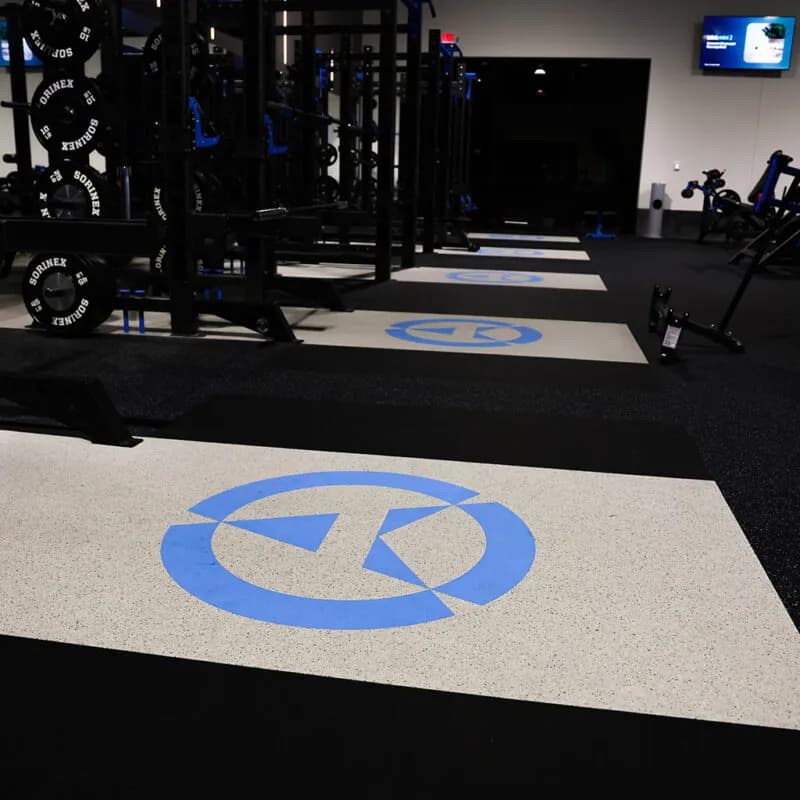 Lifting platforms with Arco Fit logo